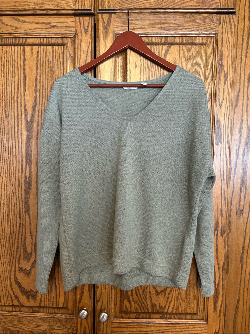 V-Neck Lightweight Knit Sweater in Sage Green size medium